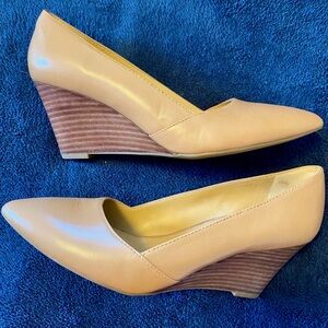 Franco Sarto “Frankie” Taupe Wedge size 7